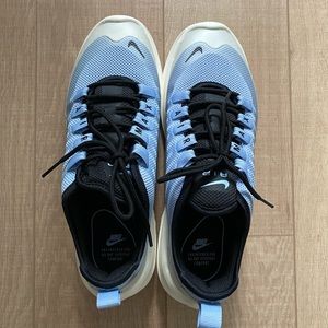 Nike Air Max Axis Women's Shoe Size 8